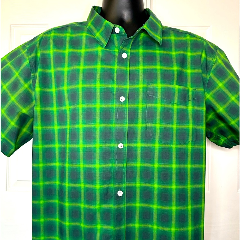 Mountain Hardwear Men's Button Down Casual Shirt Size XL
Cotton/Polyester